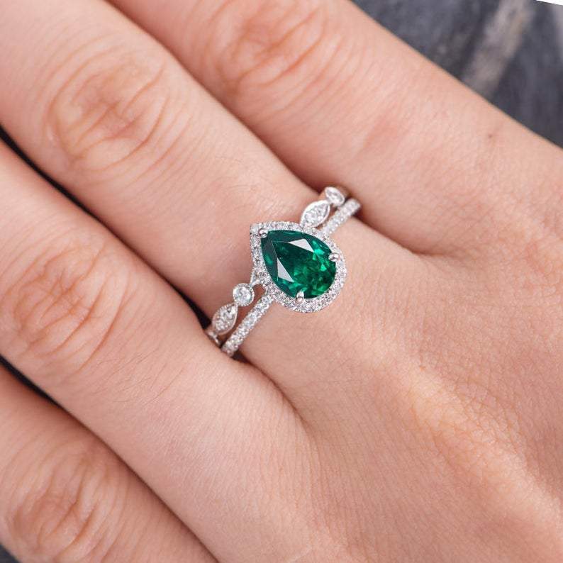 Vintage Inspired Emerald Bridal Ring Set
