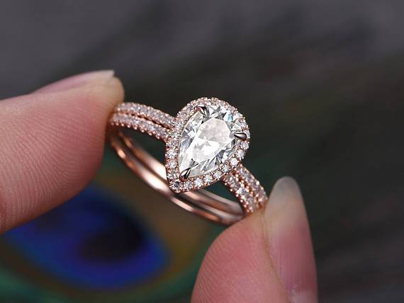 Pear Cut Bridal Ring Set, Classic Design