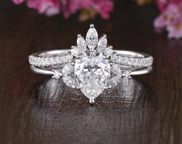 Wedding Rings for Pear Shaped Diamond | Teardrop Diamond | Pear Cut Rings